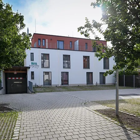 Brauerei Lohhof Im Muenchner Norden, Direkt An Der S1, Naehe Vom Flughafen, Zentrum, A92, Allianz Arena, Ruderregatta Und Schiessanlage G- Hochbrueck Entfernt, Internationale Kueche