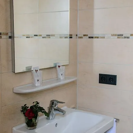 Hotel Brauerei Lohhof Im Muenchner Norden, Direkt An Der S1, Naehe Vom Flughafen, Zentrum, A92, Allianz Arena, Ruderregatta Und Schiessanlage G- Hochbrueck Entfernt, Internationale Kueche 3*