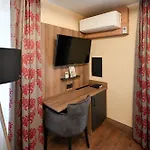 Hotel Brauerei Lohhof Im Muenchner Norden, Direkt An Der S1, Naehe Vom Flughafen, Zentrum, A92, Allianz Arena, Ruderregatta Und Schiessanlage G- Hochbrueck Entfernt, Internationale Kueche