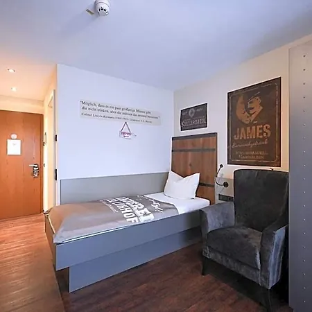 מלון Brauerei Lohhof Im Muenchner Norden, Direkt An Der S1, Naehe Vom Flughafen, Zentrum, A92, Allianz Arena, Ruderregatta Und Schiessanlage G- Hochbrueck Entfernt, Internationale Kueche