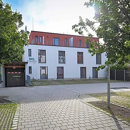 Brauerei Lohhof Im Muenchner Norden, Direkt An Der S1, Naehe Vom Flughafen, Zentrum, A92, Allianz Arena, Ruderregatta Und Schiessanlage G- Hochbrueck Entfernt, Internationale Kueche