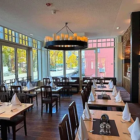 מלון Brauerei Lohhof Im Muenchner Norden, Direkt An Der S1, Naehe Vom Flughafen, Zentrum, A92, Allianz Arena, Ruderregatta Und Schiessanlage G- Hochbrueck Entfernt, Internationale Kueche